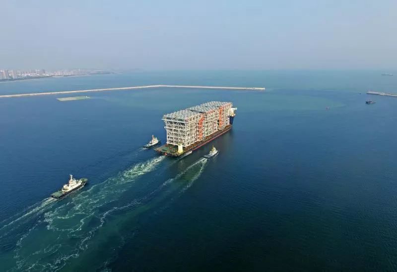 采用化名与 采用化名与