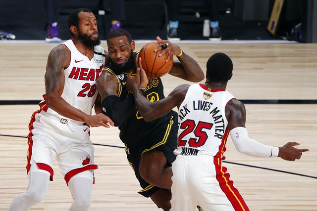 列的金属件 列的金属件